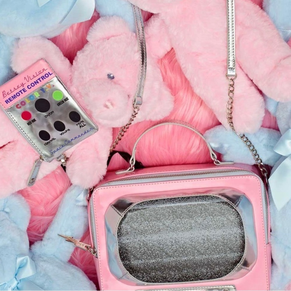 NWT Betsey Johnson Kitsch Pink Boob TubeCrossbody Bag & TV Remote Pouch
BJ32545M - Picture 7 of 8